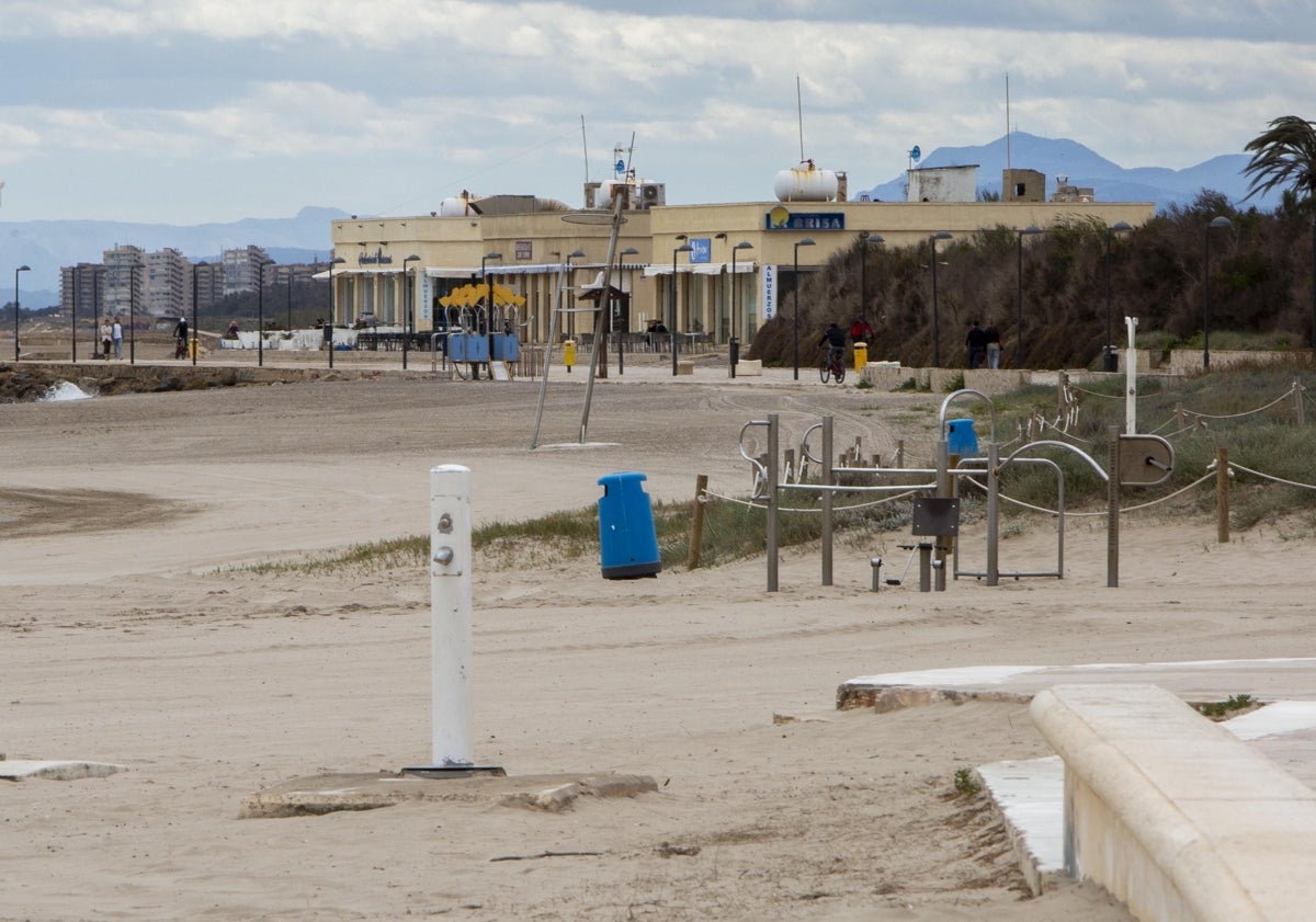 Imagen principal - Las playas de Pinedo en Valencia, Morro de Gos en Oropesa y la Almardà en Sagunto.