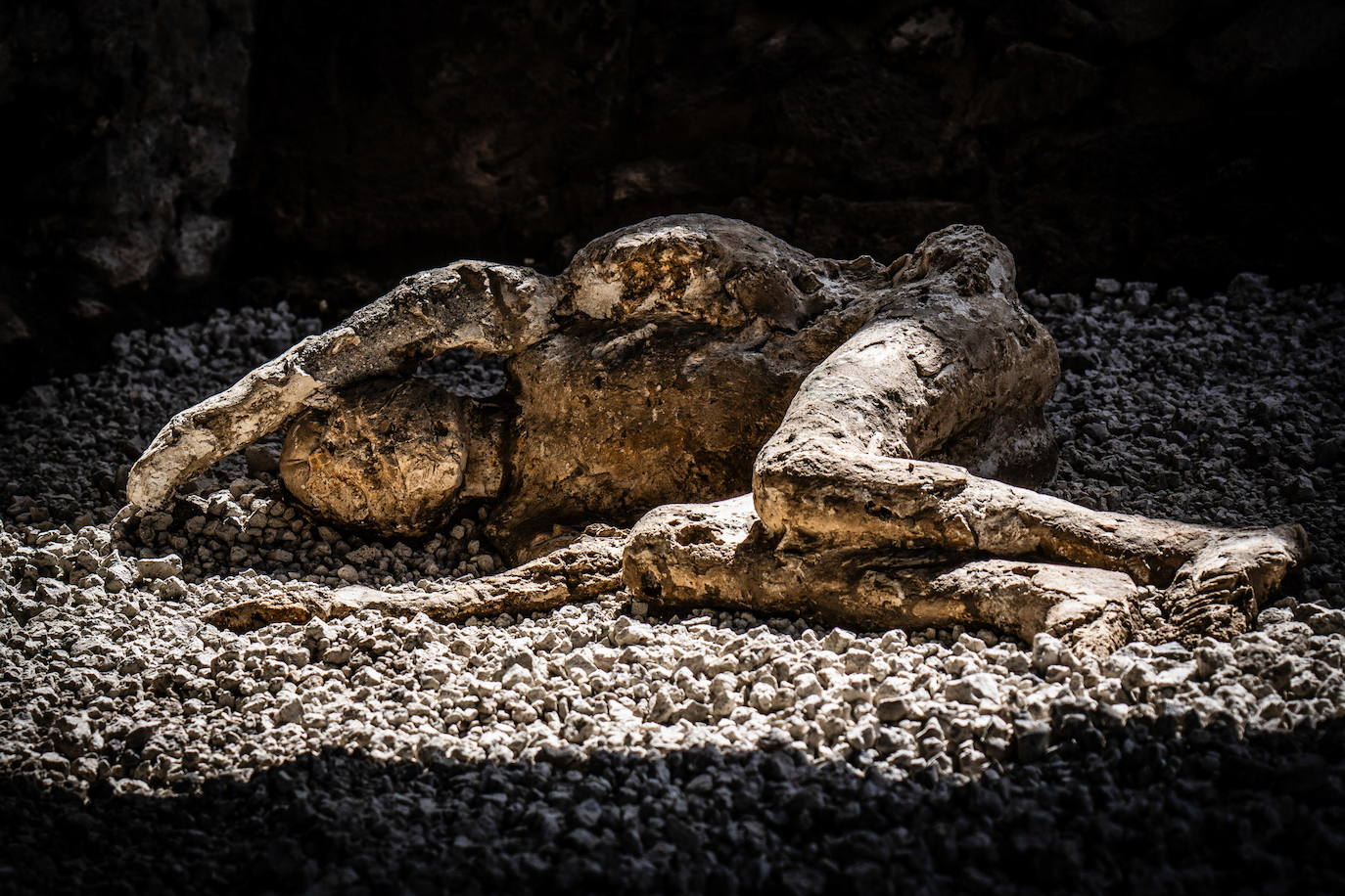 Pompeya expone réplicas de yeso de los fallecidos en la erupción del Vesubio