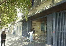 Entrada de la Escuela de Idiomas de Valencia.