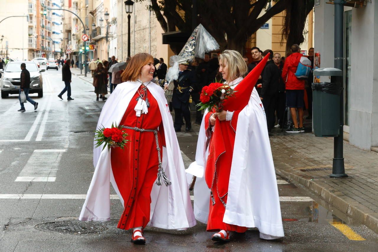 Suspendido el Desfile de Resurrección de la Semana Santa Marinera de Valencia por la lluvia, en imágenes