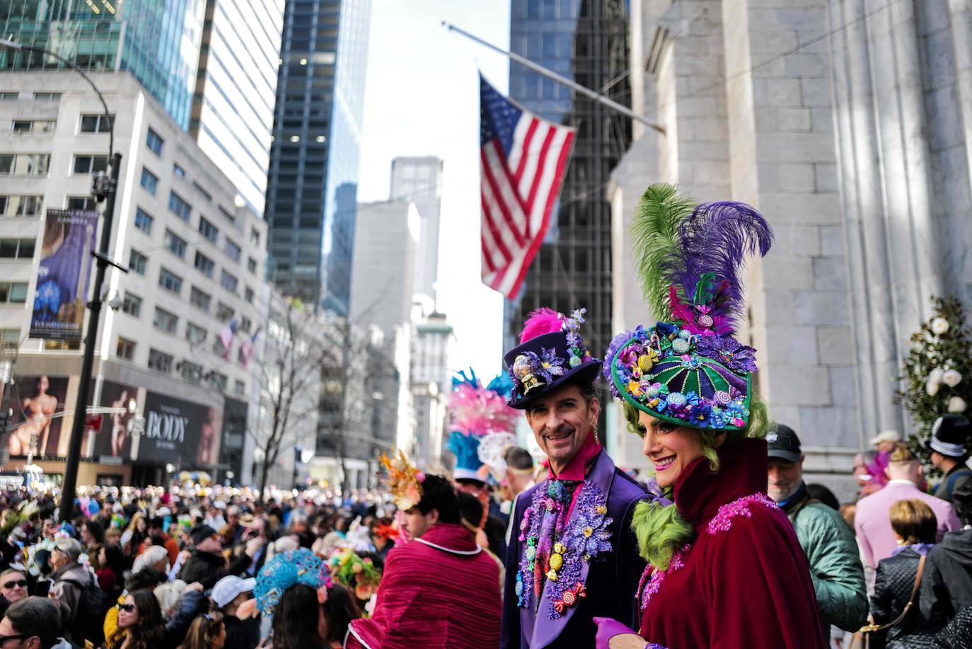 Nueva York celebra la Pascua con un desfile de llamativos sombreros