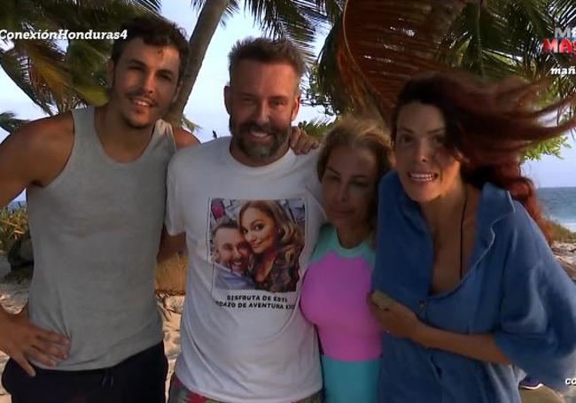 Kiko Jiménez, Kike Calleja, Lorena Morlote y Laura Matamoros, en Playa Limbo.