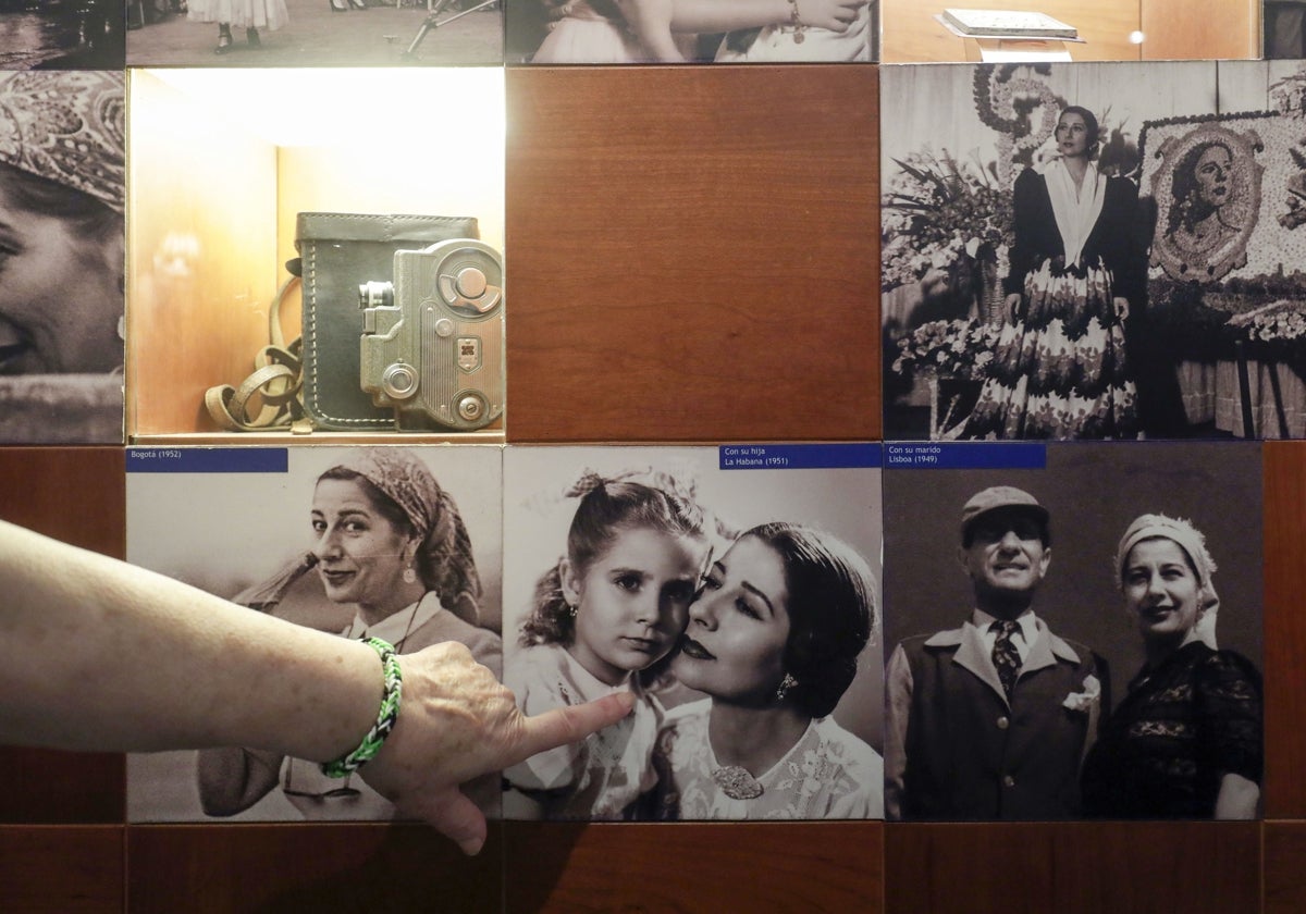 Fotografías en la Casa Museo de Concha Piquer en Valencia.