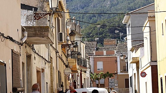 La banda que atraca a ancianos golpea y roba a otra mujer de 92 años y su hijo discapacitado en Llaurí