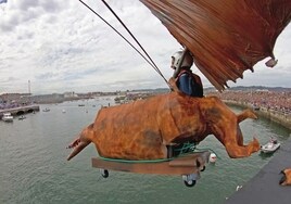 Un saurio volador inspira este cacharro que participó en la edición del Día de las Alas en Gijón.