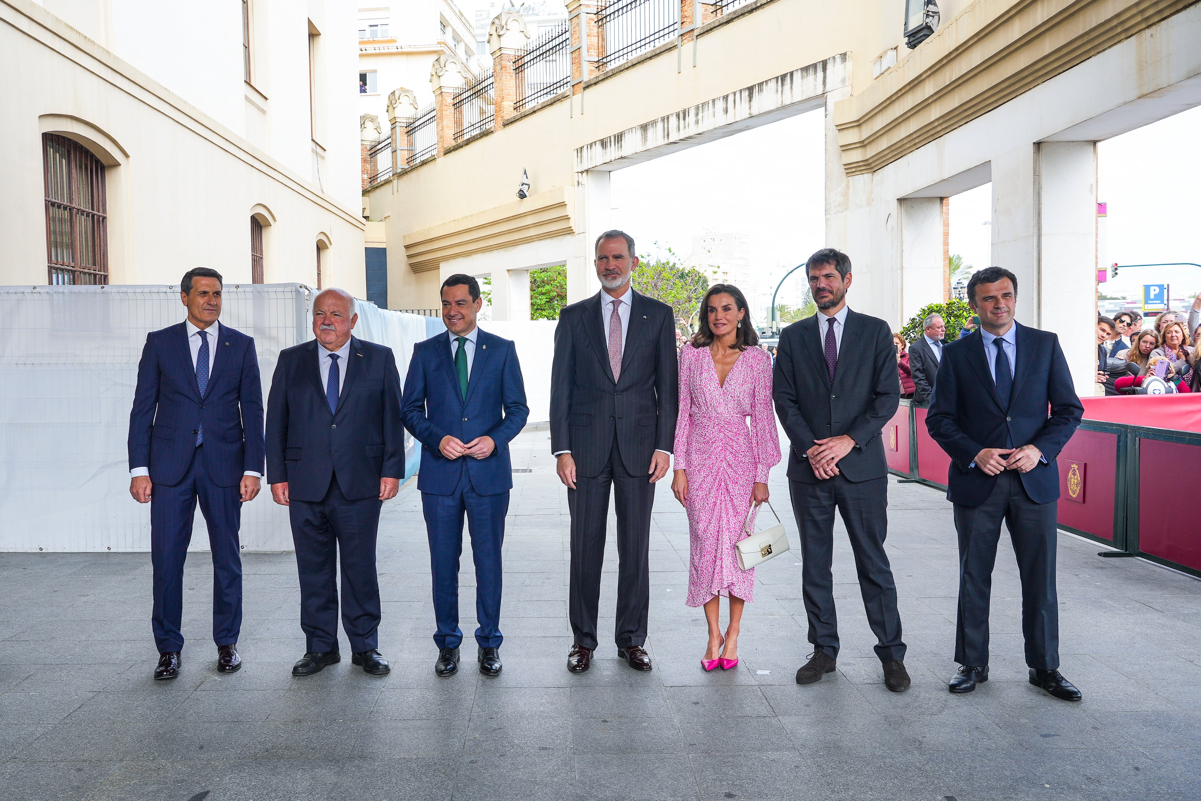 Letizia deslumbra con un vestido primaveral