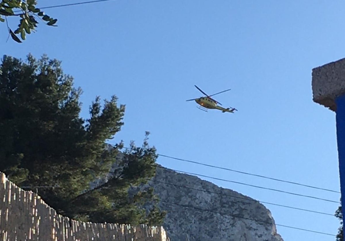 El helicóptero durante el intento de rescate.