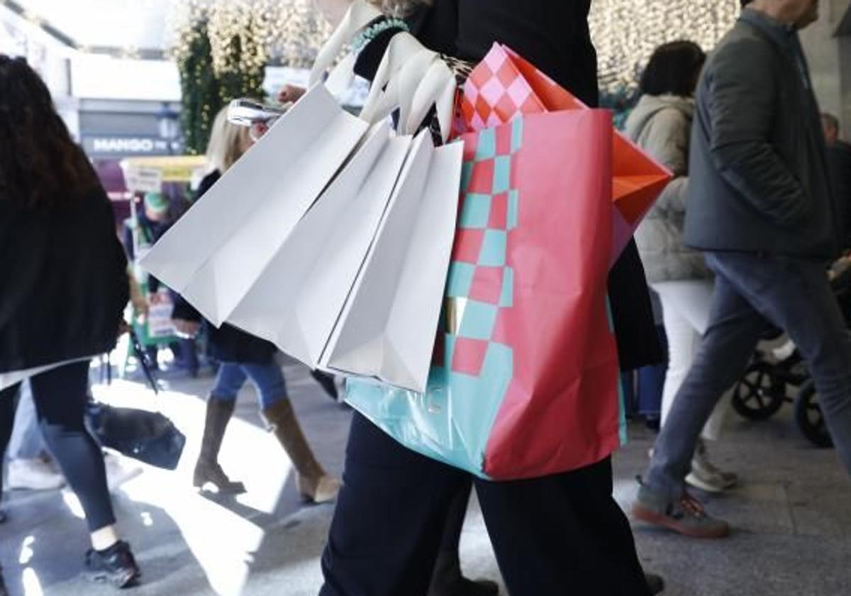 Compras en un centro comercial de Valencia.