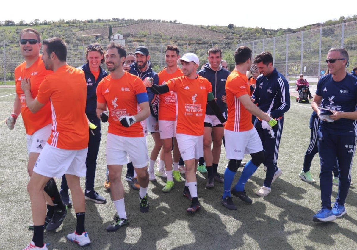 Los jugadores celebran el título tras el triunfo por la mínima ante Países Bajos