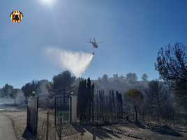 Medios aéreos trabajando en otro incendio forestal.