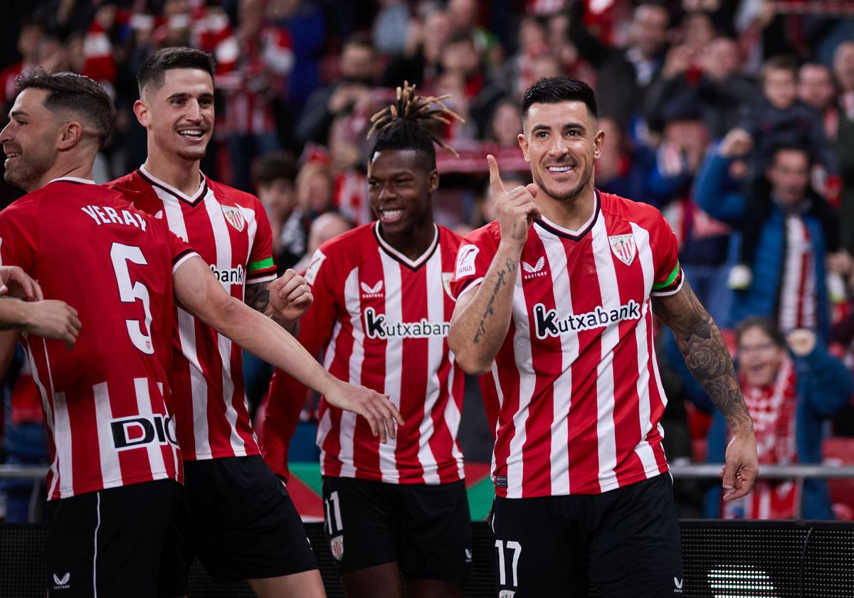 Jugadores del Athletic celebran un gol.