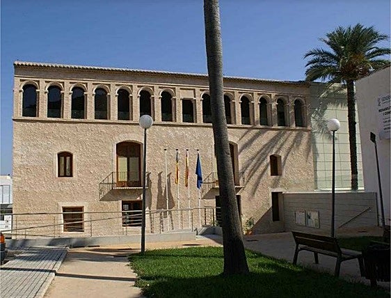 Ayuntamiento de Novetlé.
