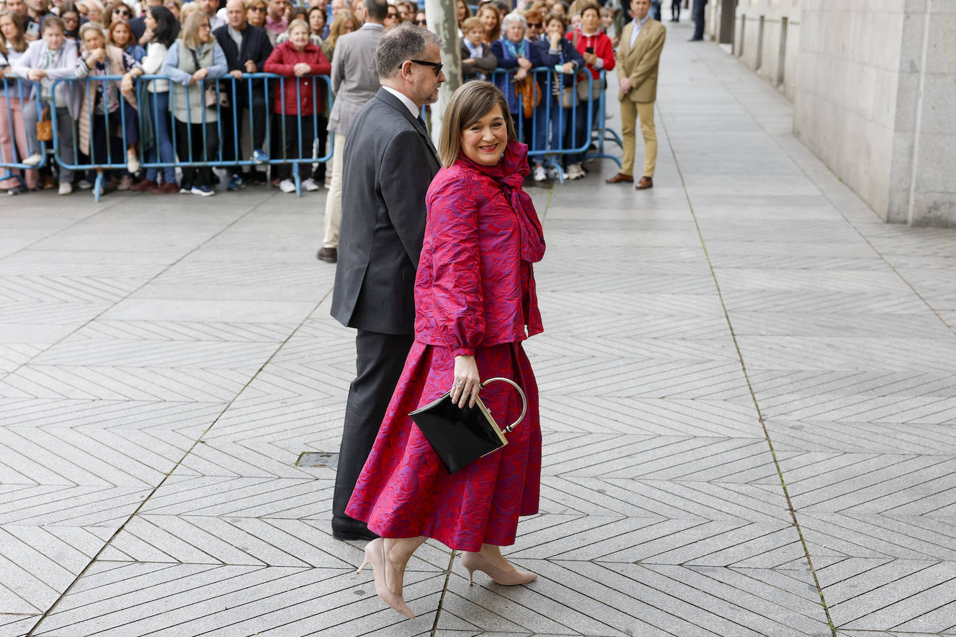 Las fotos de la boda de Almeida: los looks más atrevidos de los invitados