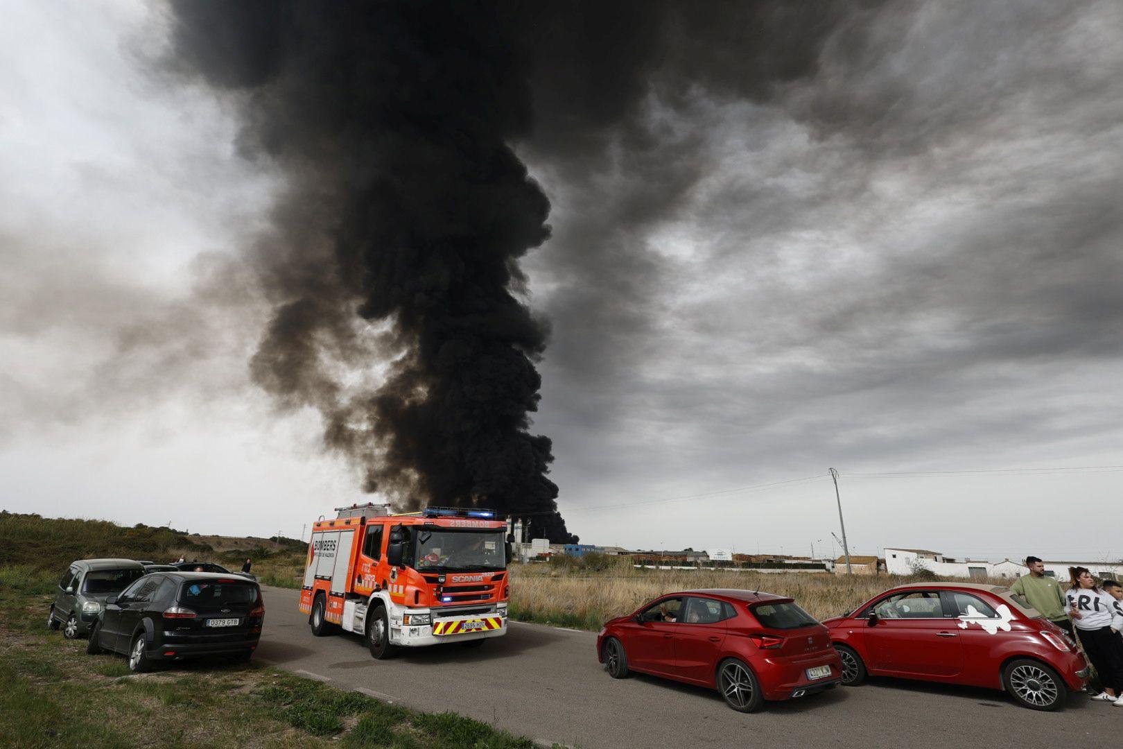 Incendio en una fábrica en Sollana