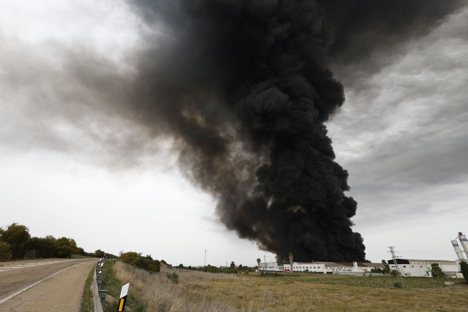 Incendio en una fábrica en Sollana