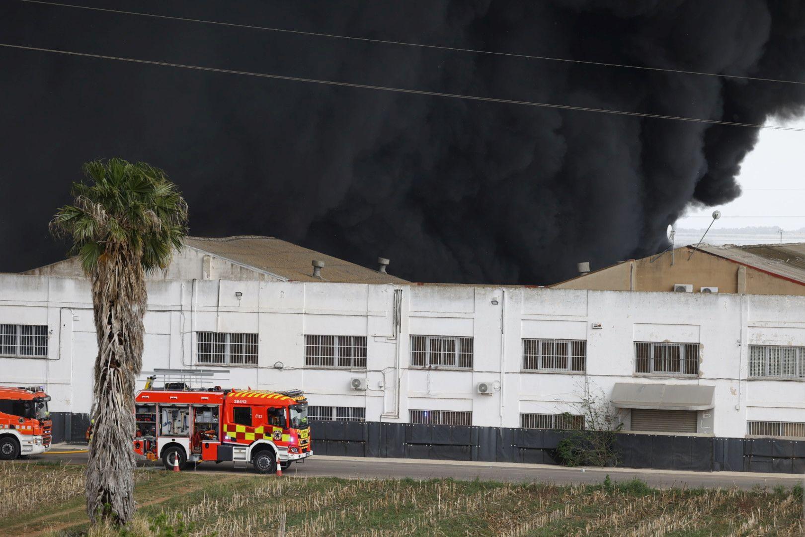 Incendio en una fábrica en Sollana