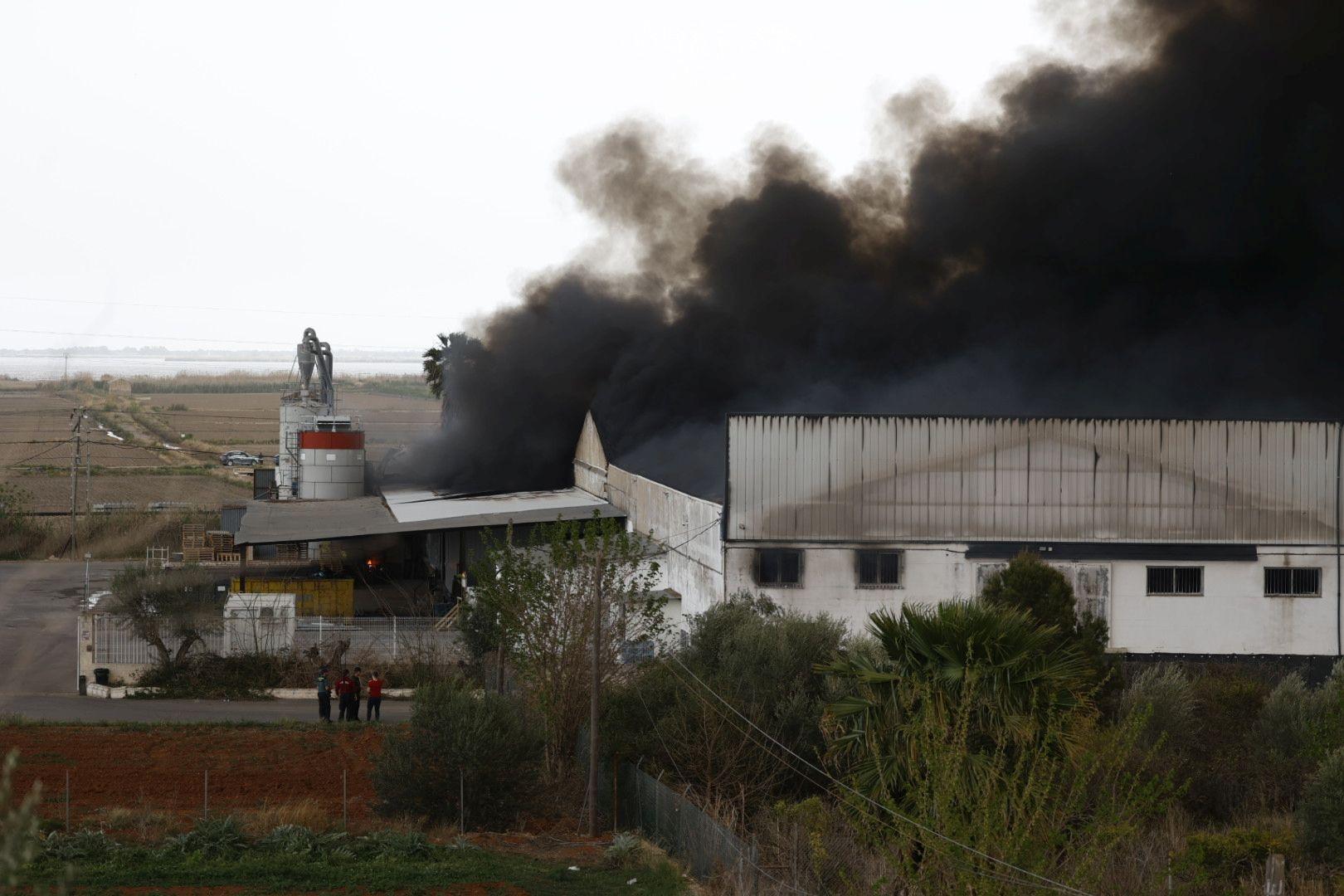 Incendio en una fábrica en Sollana