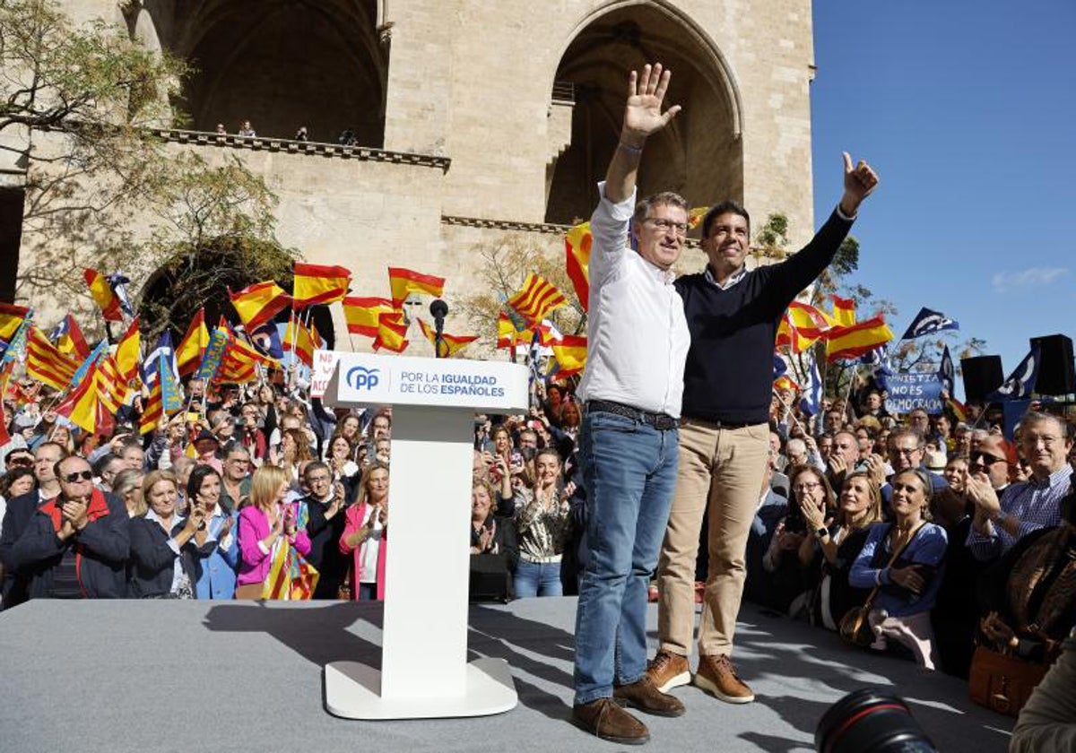 Feijóo y Mazón, en el acto celebrado en Valencia contra la amnistía, el pasado mes de noviembre.