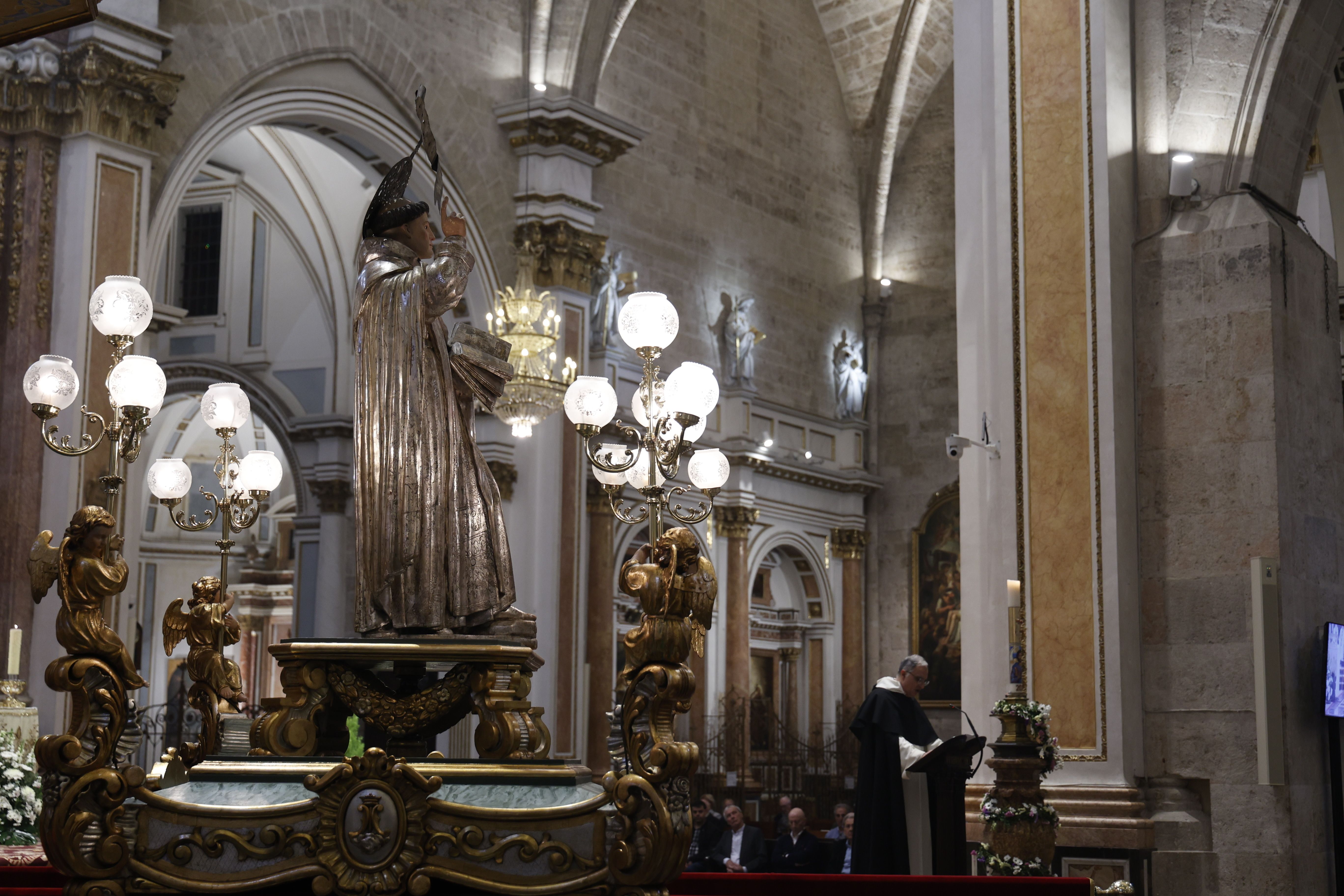 Fotos de la misa en la catedral por la festividad de San Vicente Ferrer