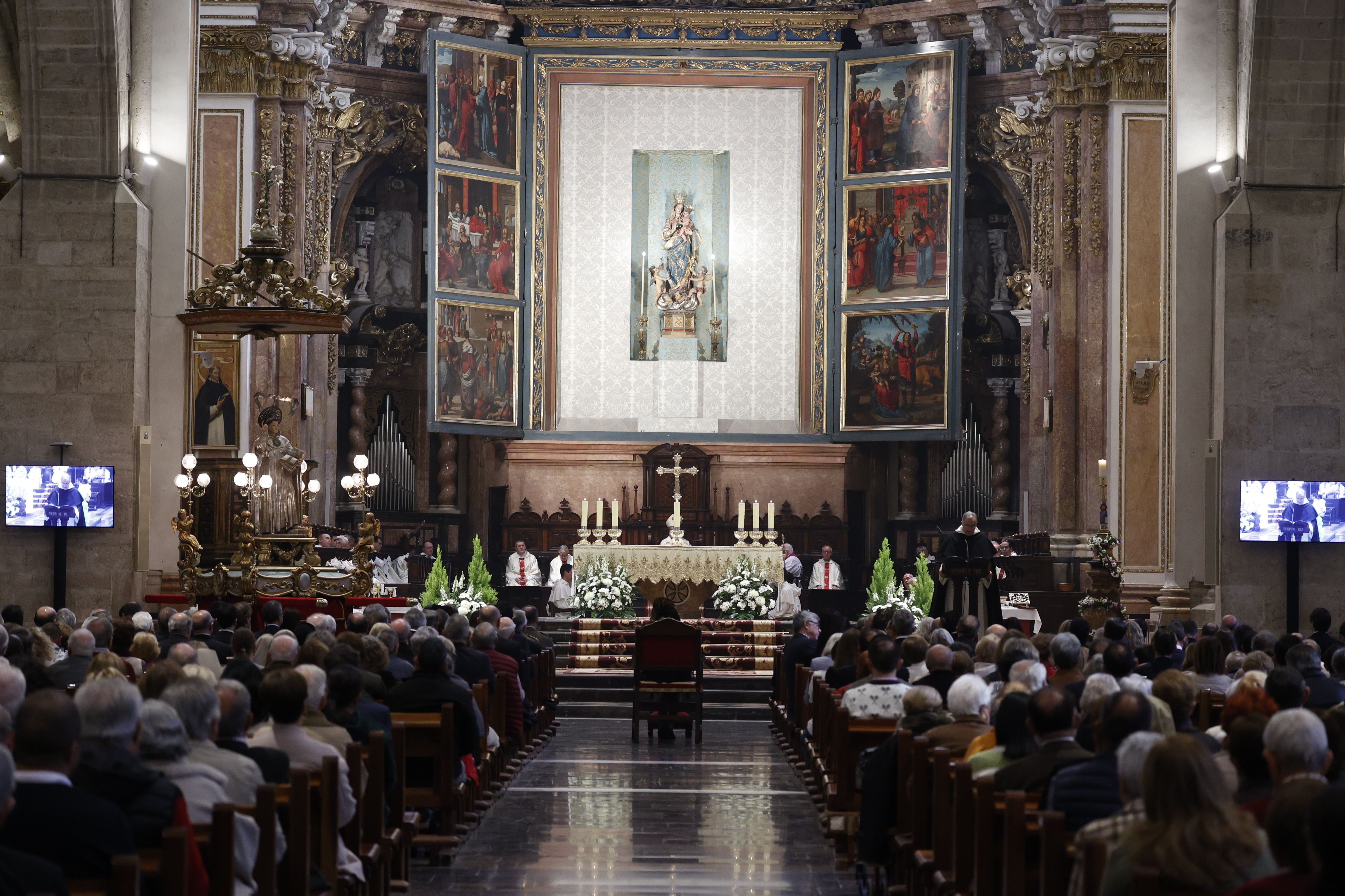 Fotos de la misa en la catedral por la festividad de San Vicente Ferrer