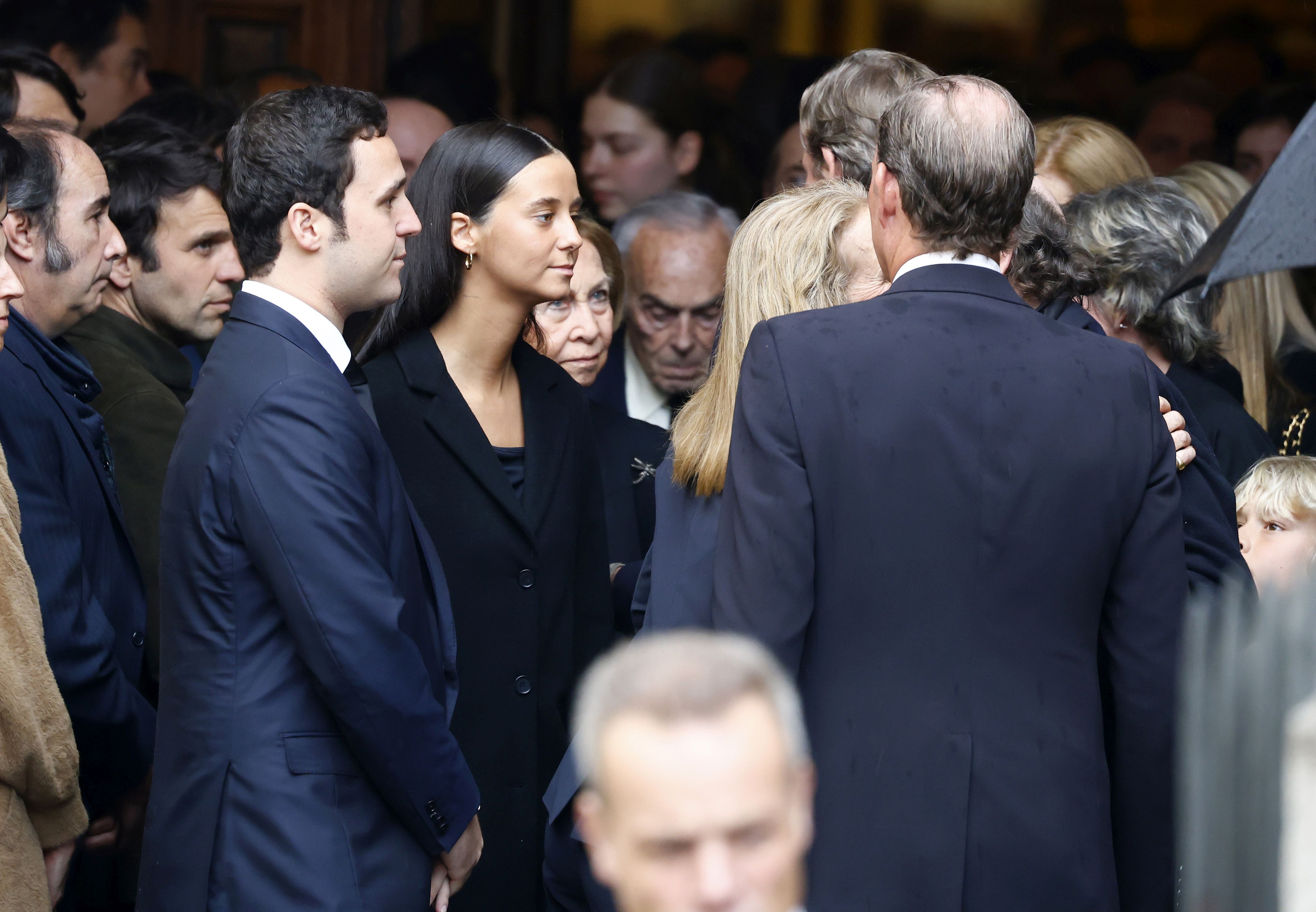 Fotos: los Reyes coinciden con Don Juan Carlos y Doña Sofía en el funeral de Fernando Gómez-Acebo