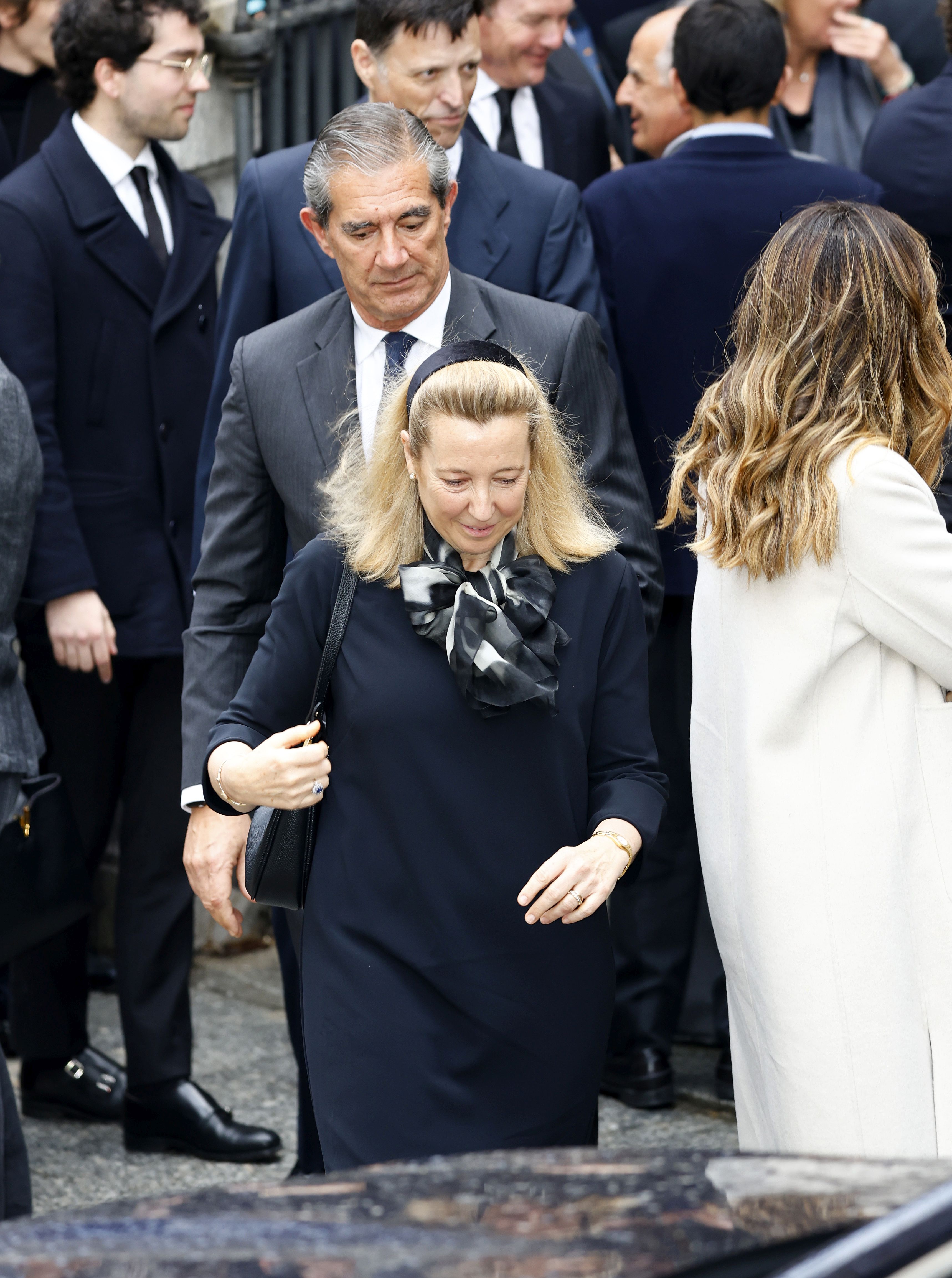 Fotos: los Reyes coinciden con Don Juan Carlos y Doña Sofía en el funeral de Fernando Gómez-Acebo