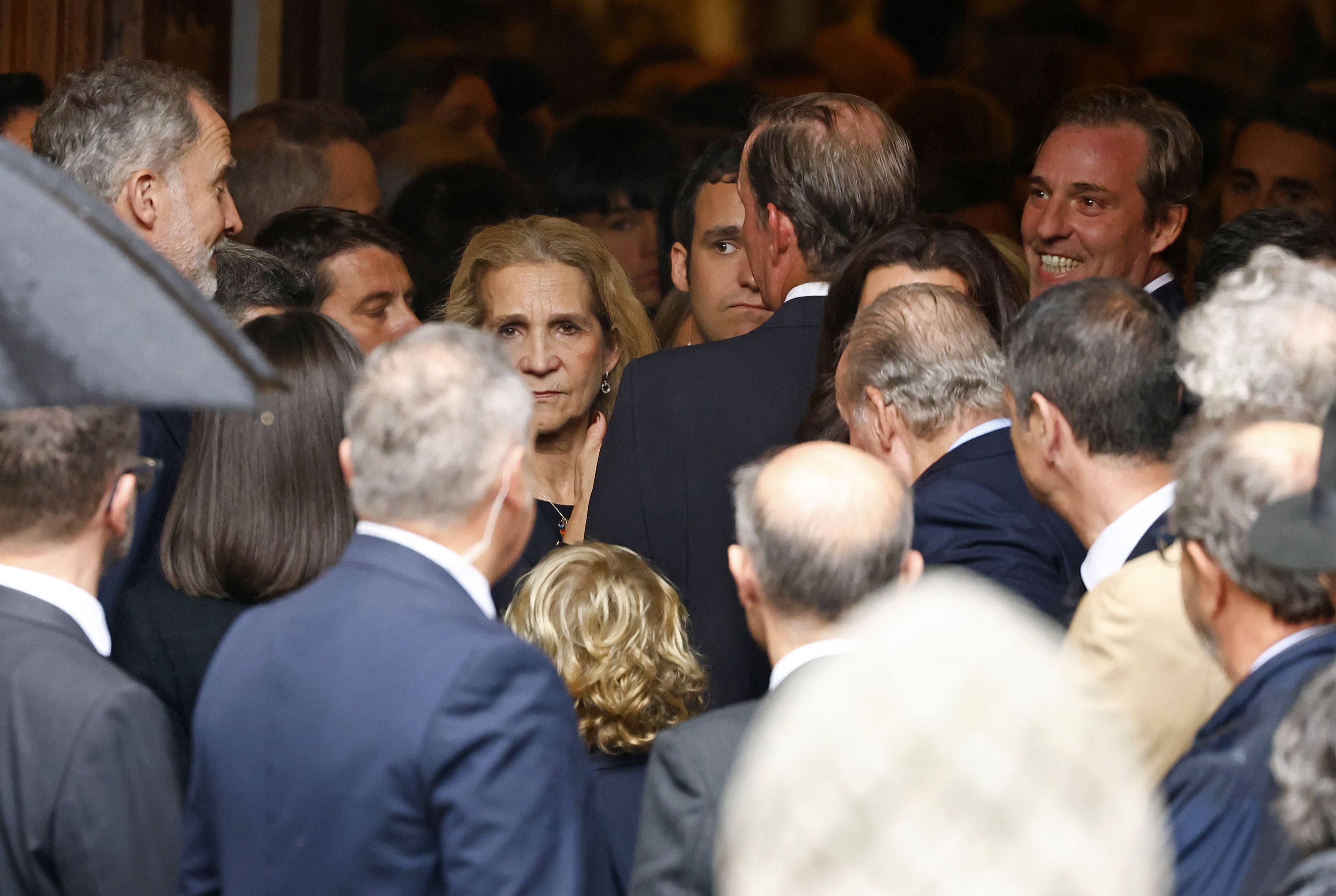 Fotos: los Reyes coinciden con Don Juan Carlos y Doña Sofía en el funeral de Fernando Gómez-Acebo