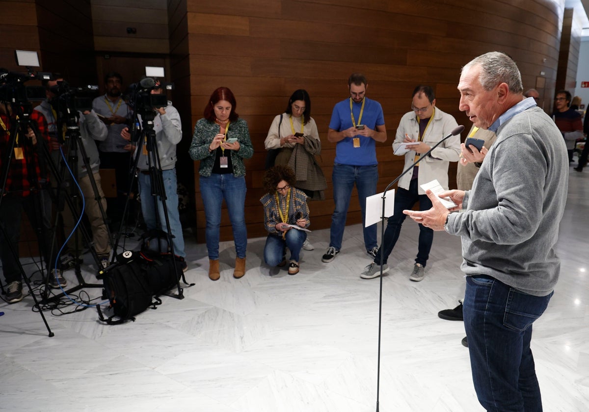 Joan Baldoví, ante los medios.