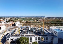 Residencia en construcción, junto a la estación del Empalme de Burjassot.