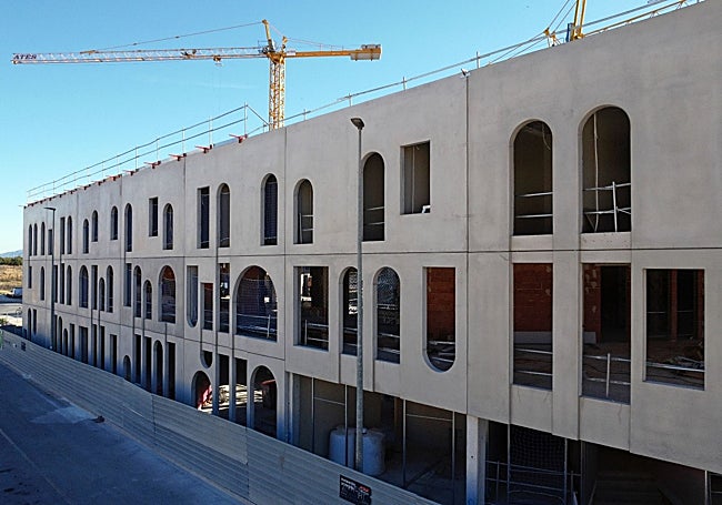 Fachada de la residencia de estudiantes en construcción, en Burjassot.