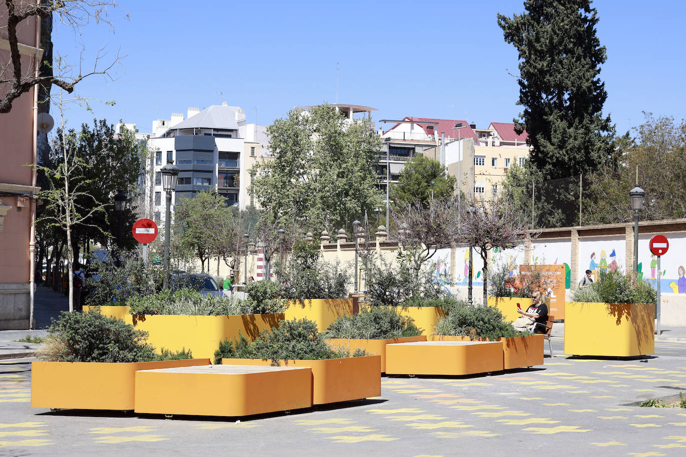 Los coches invaden la supermanzana de las calles Palleter y Calixto III de Valencia