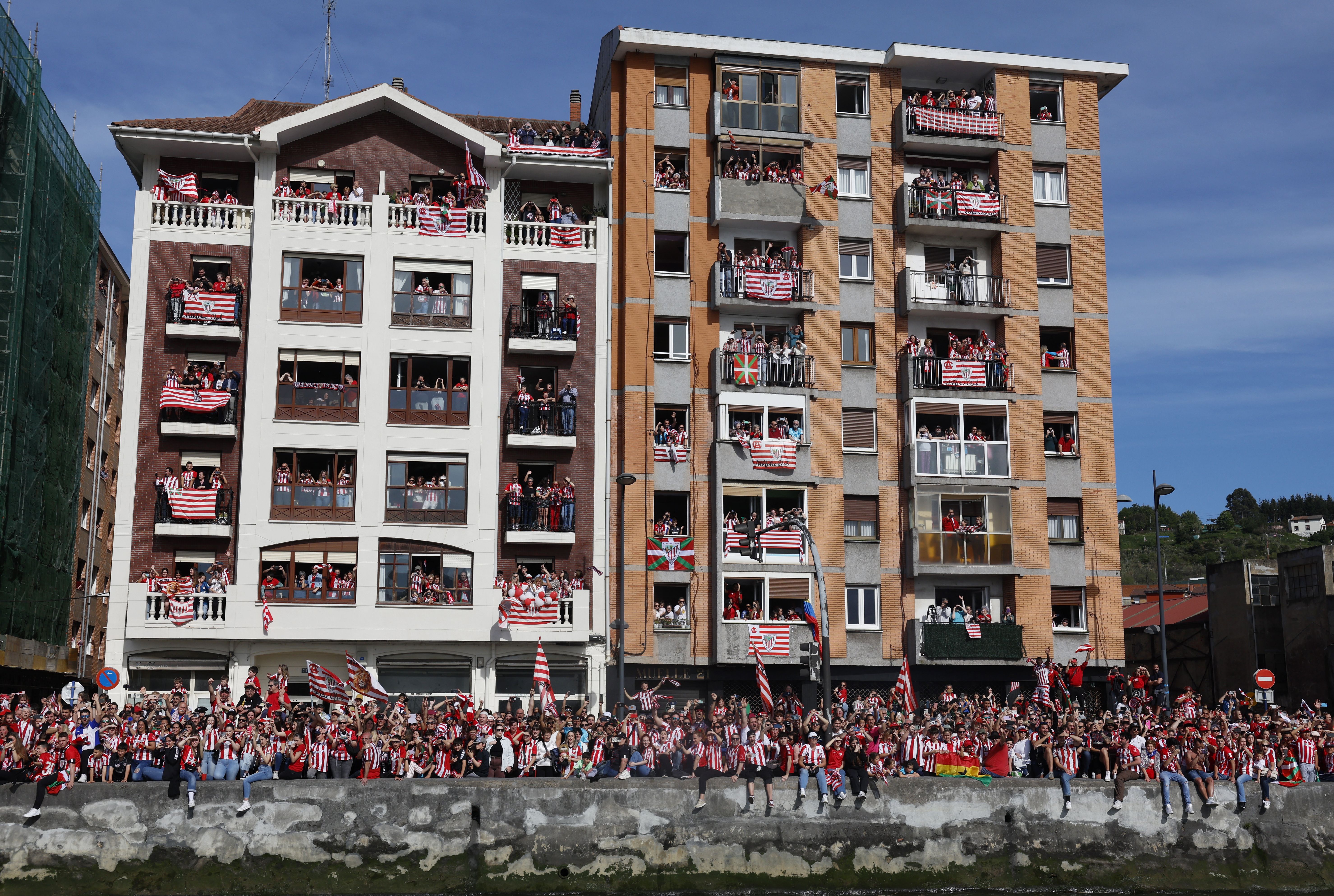 La espectacular fiesta de la gabarra en Bilbao