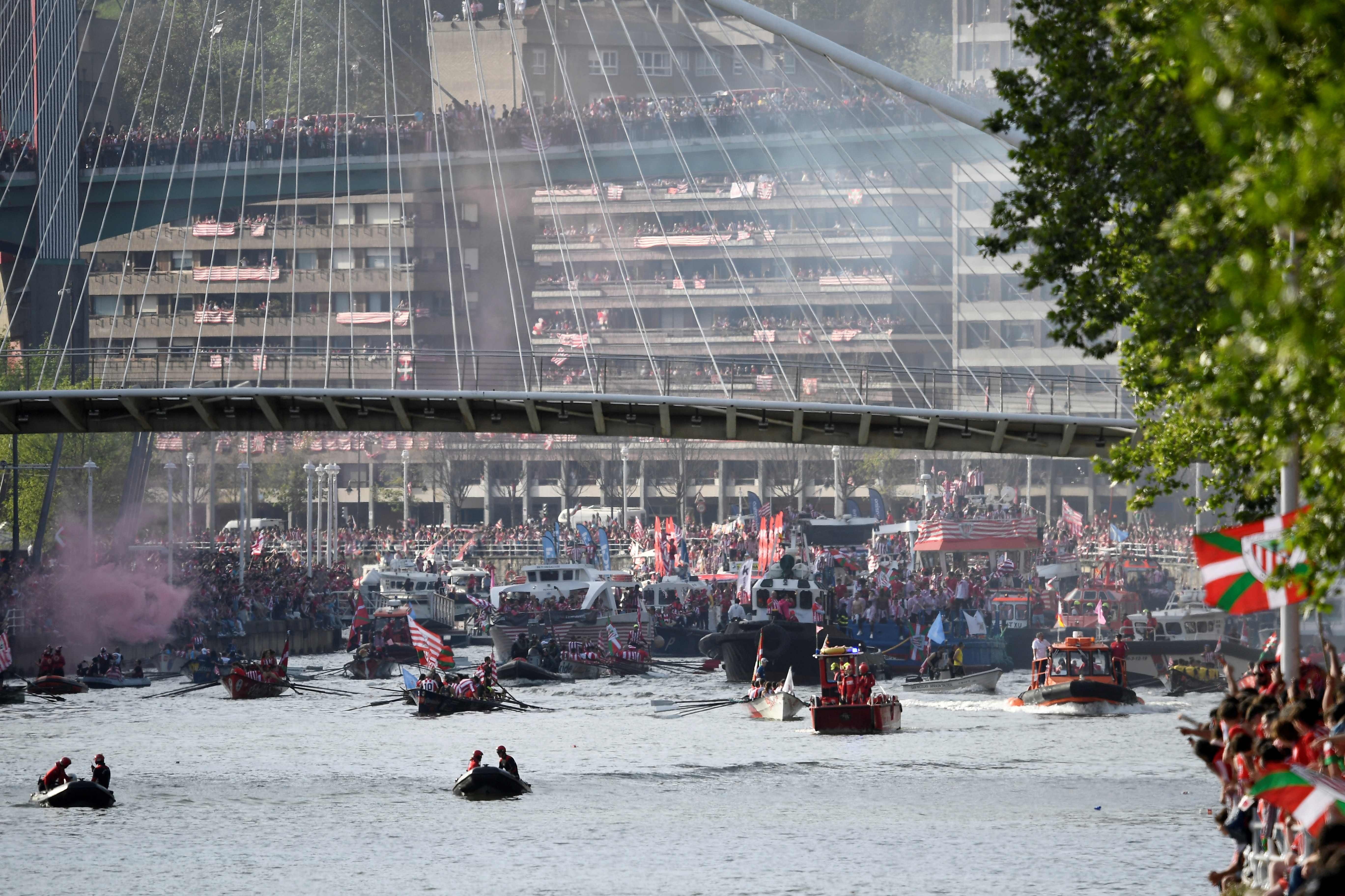 La espectacular fiesta de la gabarra en Bilbao