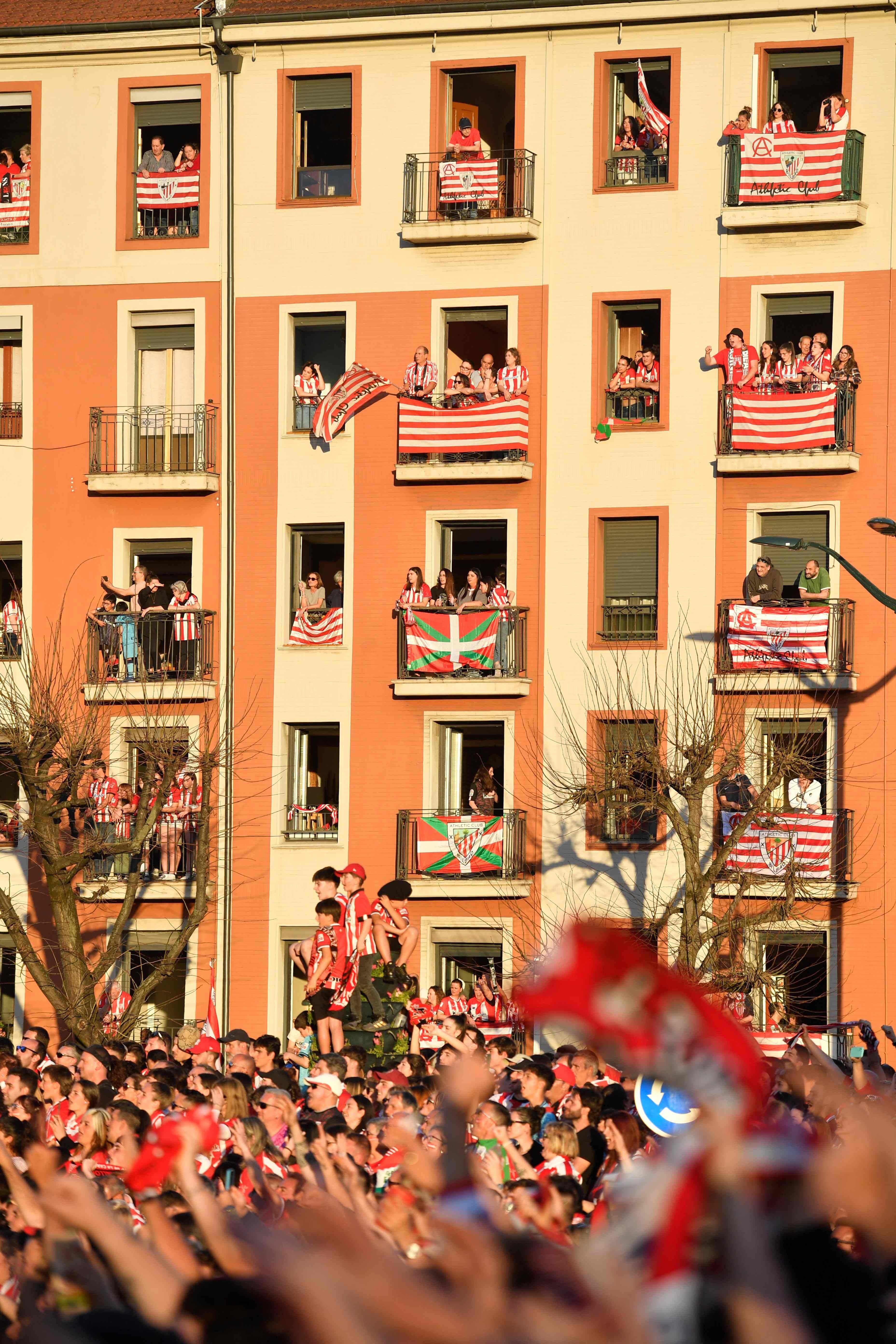 La espectacular fiesta de la gabarra en Bilbao