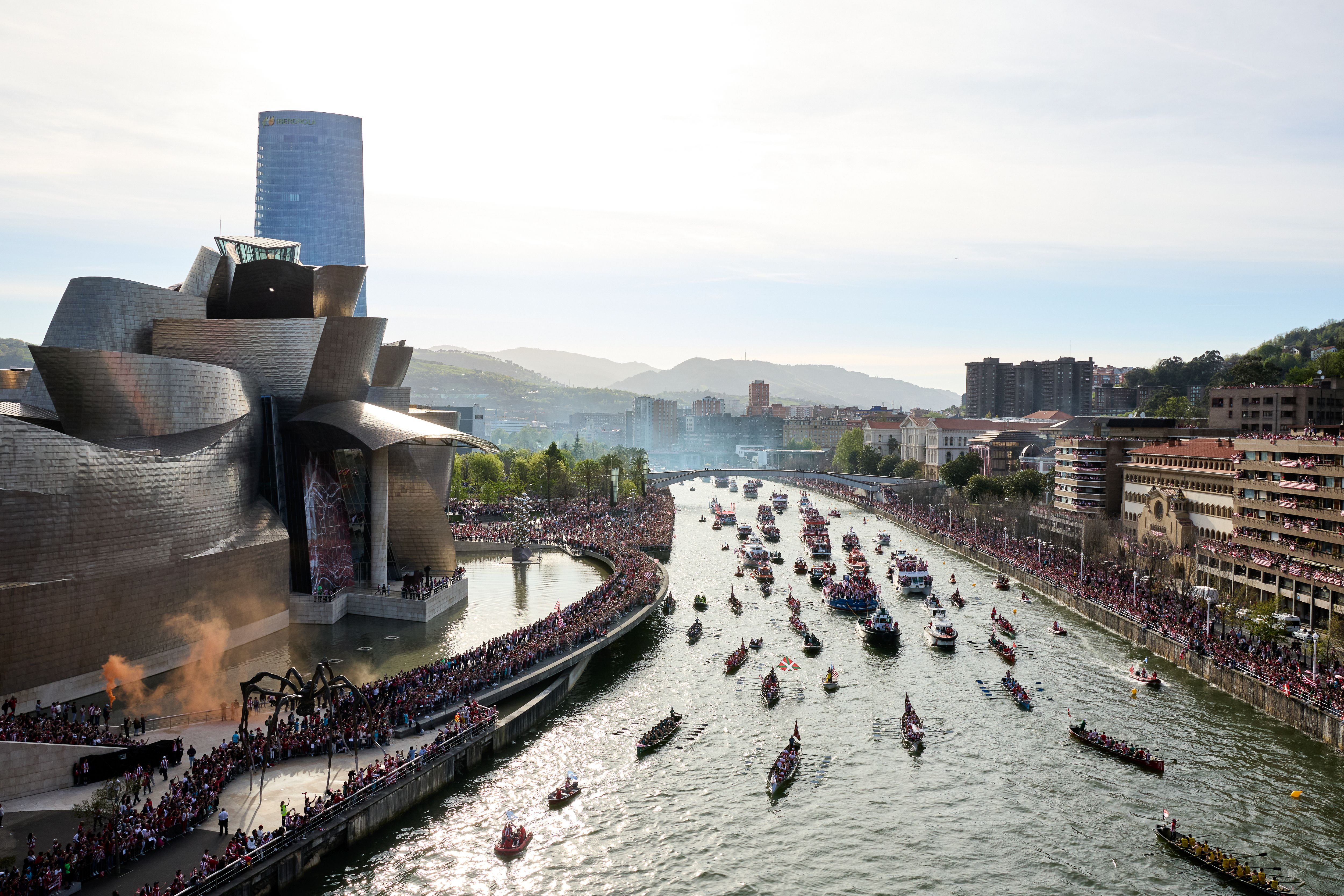 La espectacular fiesta de la gabarra en Bilbao