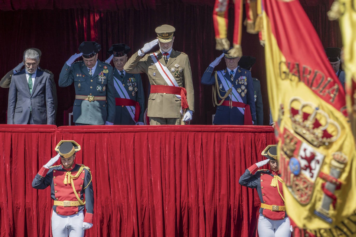 Felipe VI preside en Baeza la jura de bandera con la mayor promoción femenina