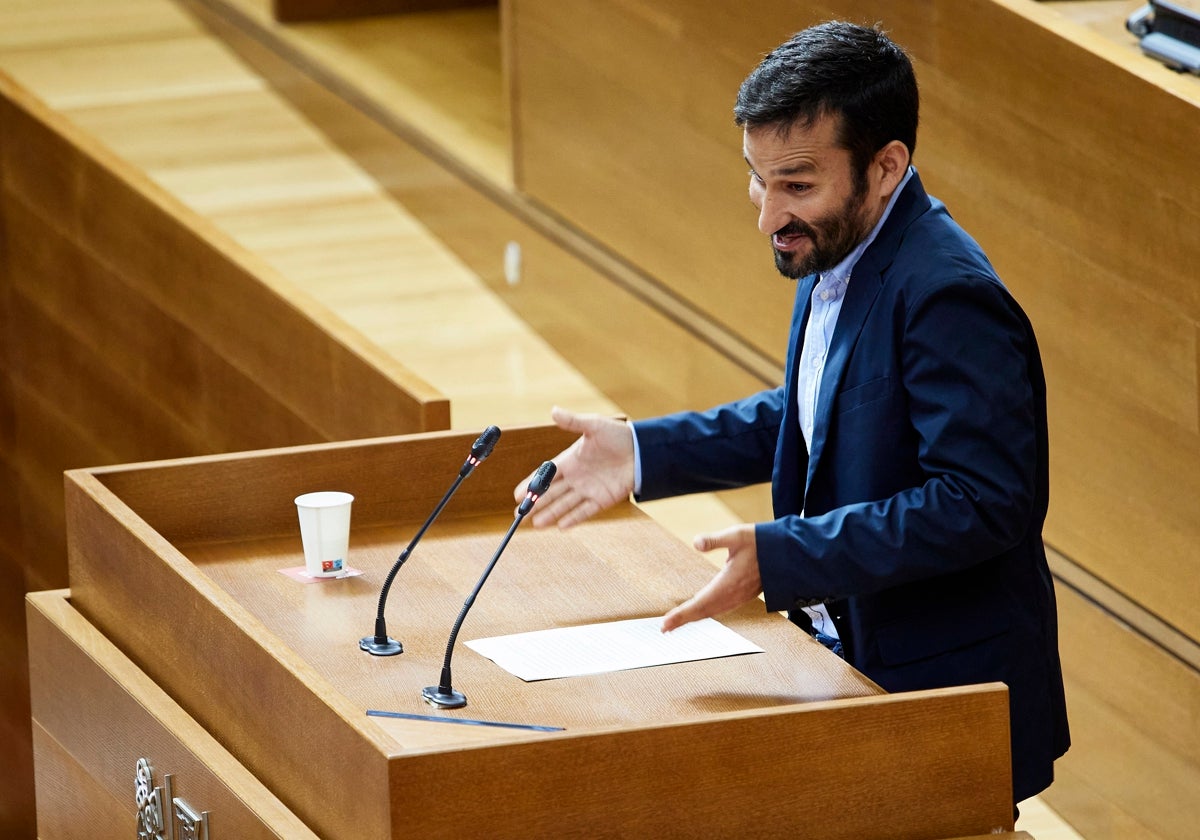 El exconseller de Educación, Vicent Marzà, durante una comparecencia en Les Corts.