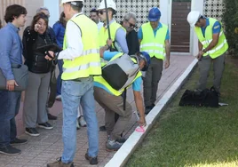 Momento en el que se marca el deslinde en una urbanización de Les Deveses, en Dénia.