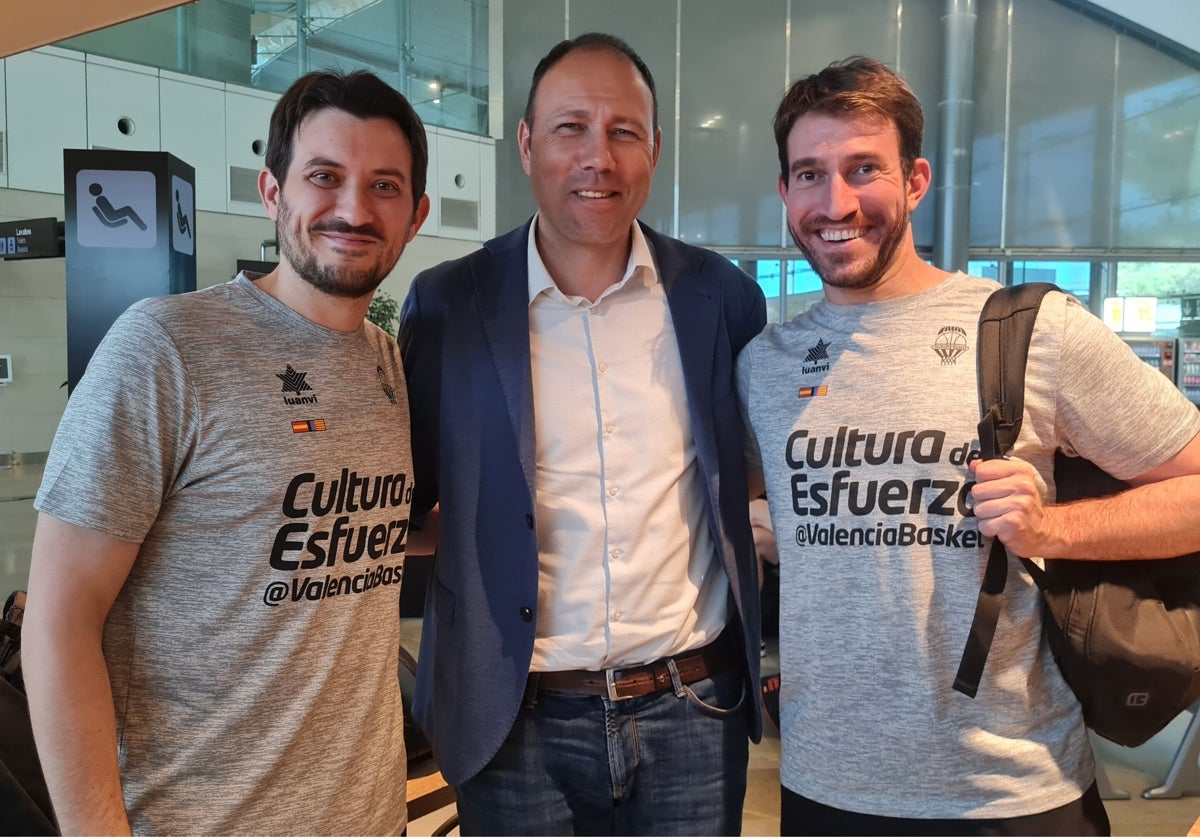 Xavi Albert, Berni Álvarez y Joan Martínez, en el inicio de la gira por Belgrado y Granada.