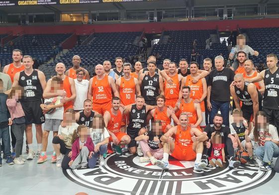 Las leyendas del Valencia Basket y el Partizan, tras el partido.