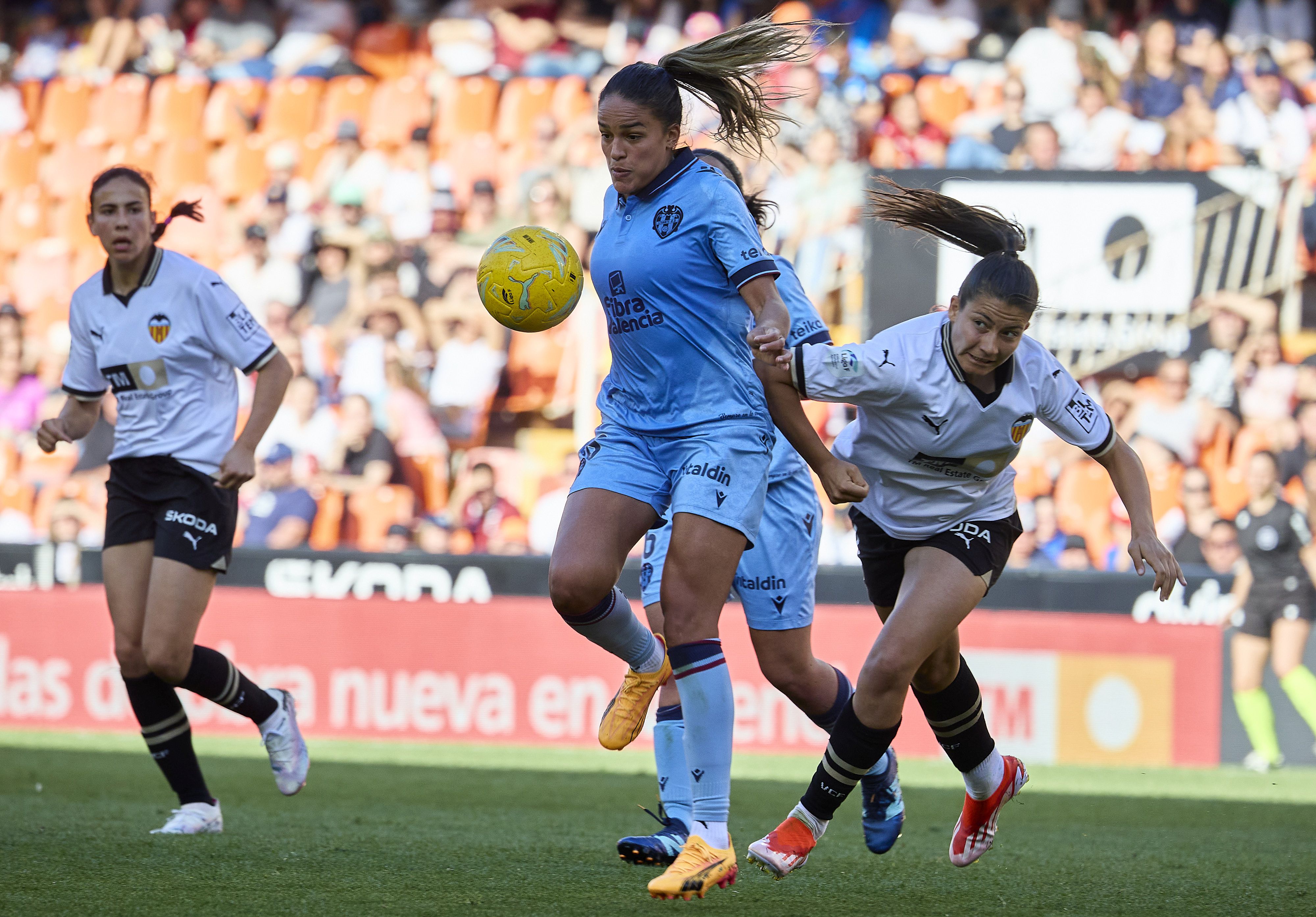 Valencia CF -Levante UD, en imágenes