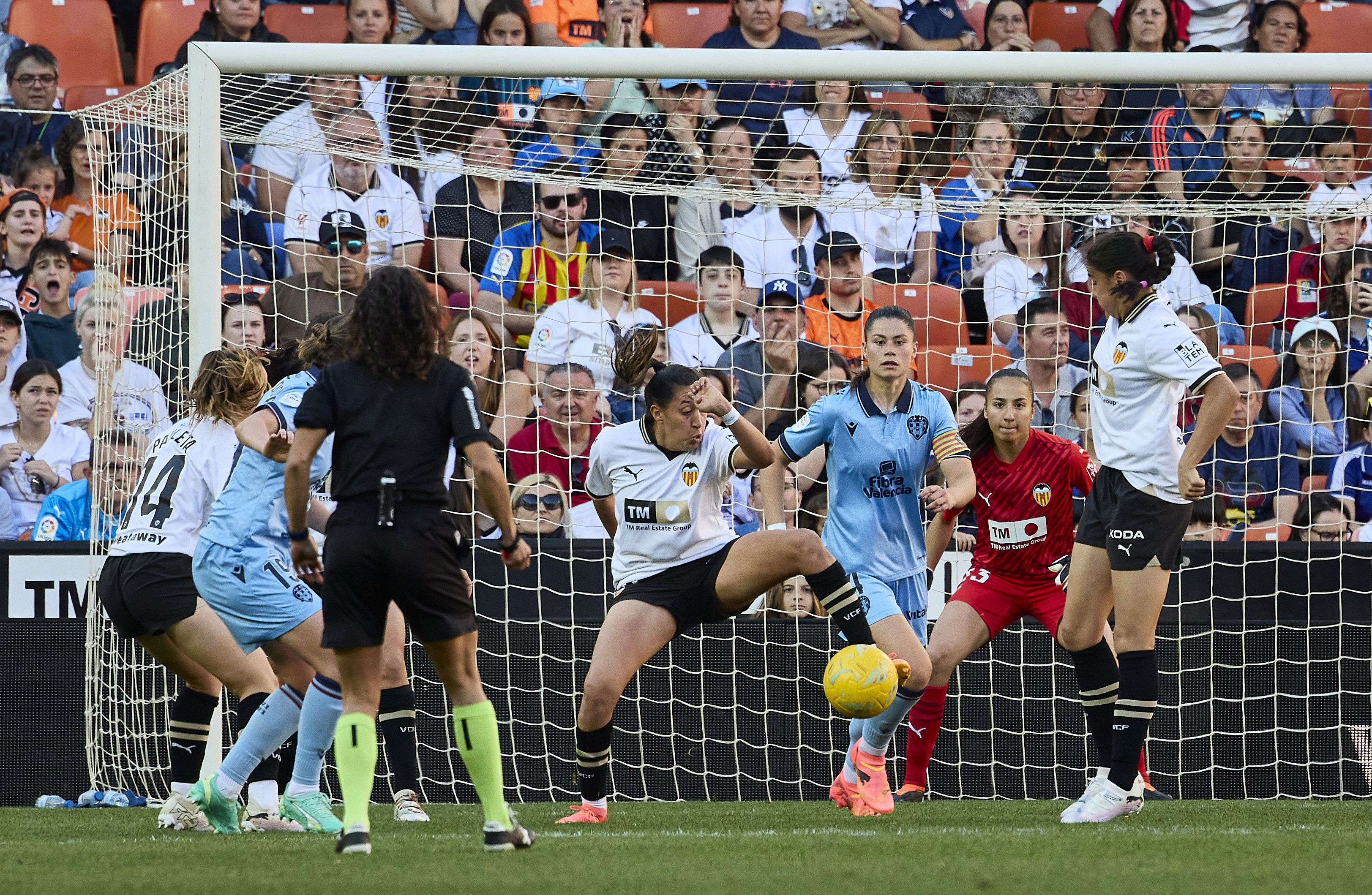 Valencia CF -Levante UD, en imágenes