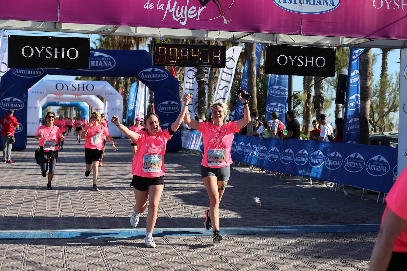 Valencia se tiñe de rosa con la Carrera de la Mujer 2024