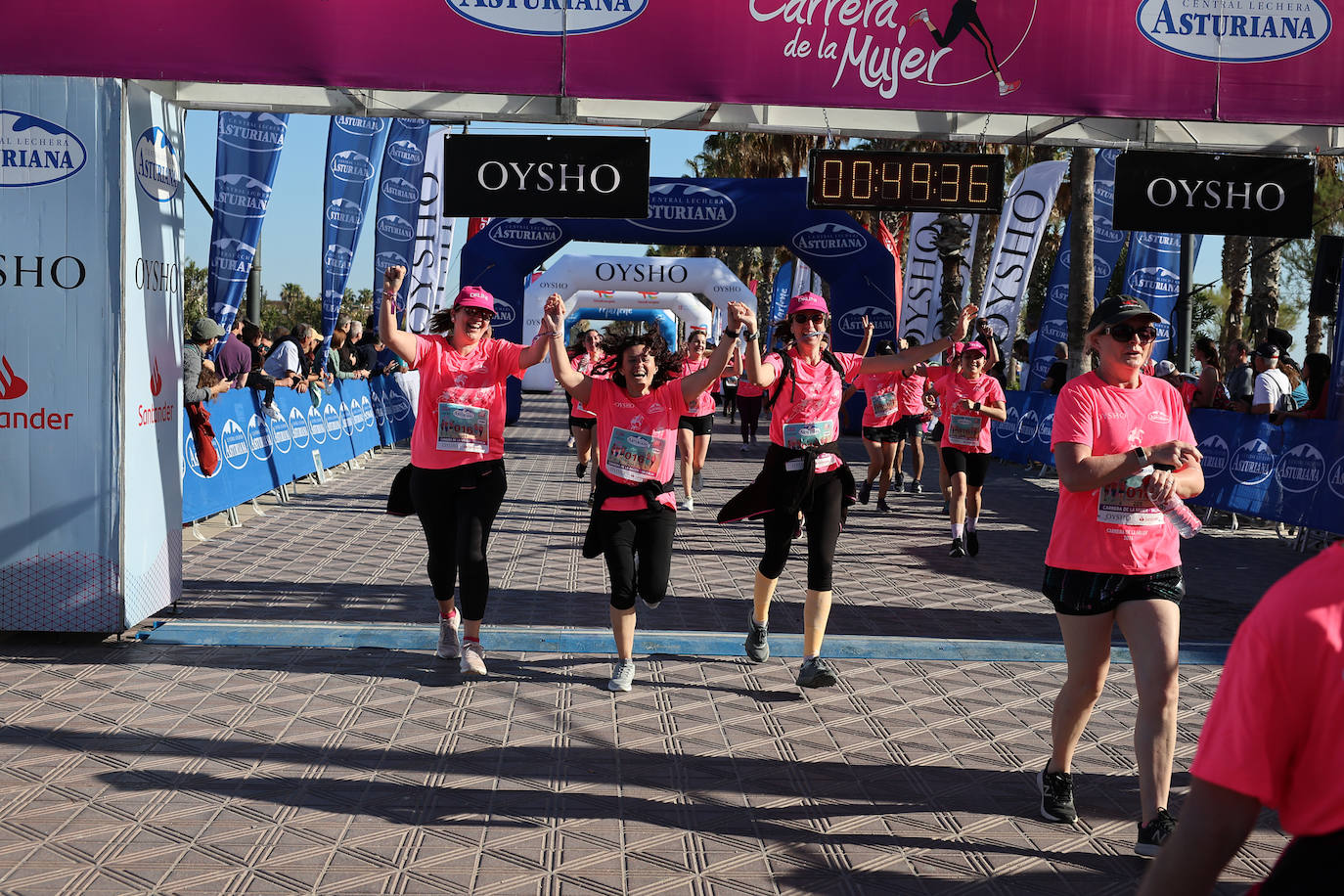 Valencia se tiñe de rosa con la Carrera de la Mujer 2024