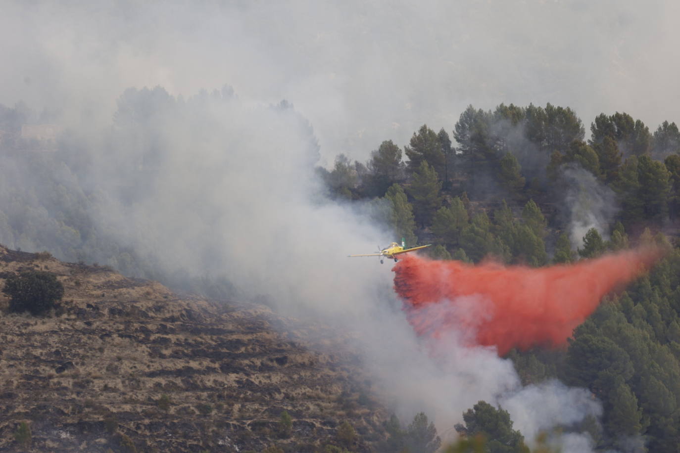 El incendio de Tàrbena deja ya casi 600 hectáreas calcinadas, en imágenes