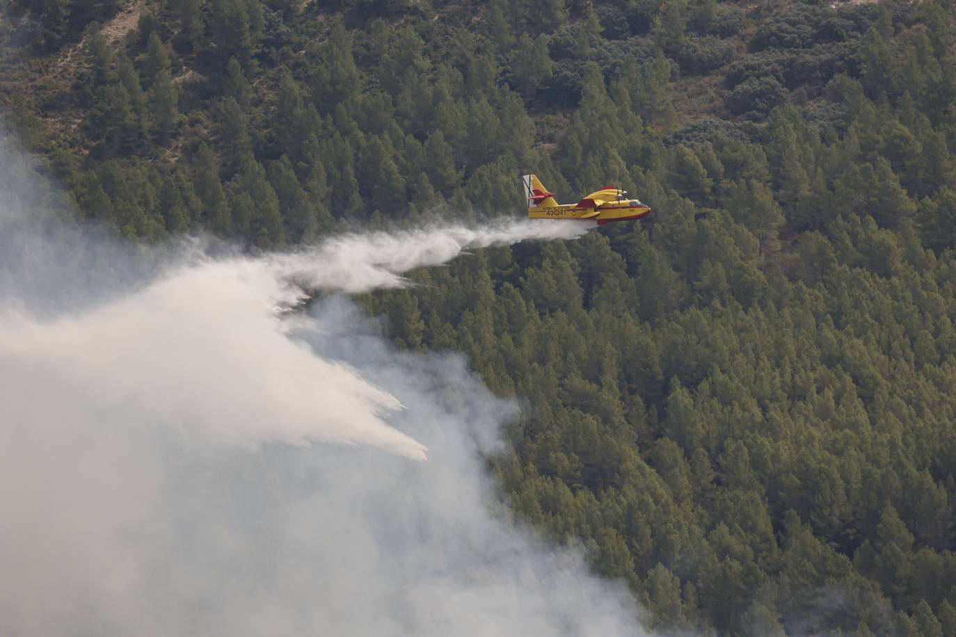 El incendio de Tàrbena deja ya casi 600 hectáreas calcinadas, en imágenes