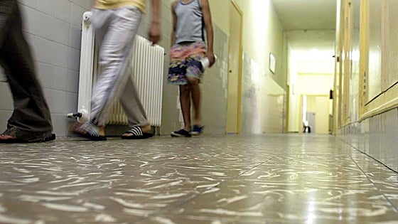 El colapso de los centros de menores de la Comunitat obliga a desviar internos a un albergue