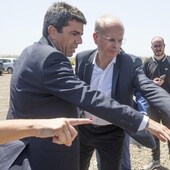 Thomas Dahlem, junto al presidente de la Generalitat en la visita a las obras de la gigafactoría.