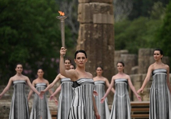 La antorcha olímpica se enciende en Grecia y ya pone rumbo a París