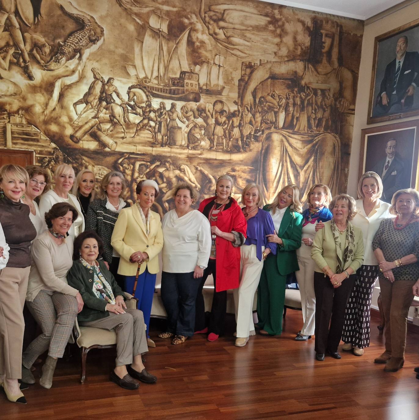 Integrantes de la Orden del Querer Saber con Lourdes Álvarez, madre de once hijos y que se ha dado a conocer por sus conferencias sobre la maternidad.